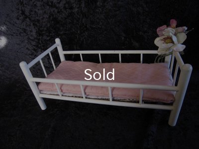 画像1: Old small Doll Bed(コサージュ・マットつき）